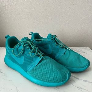 Nike Women’s Rosherun Size 6.5 (fits 6.5/7)